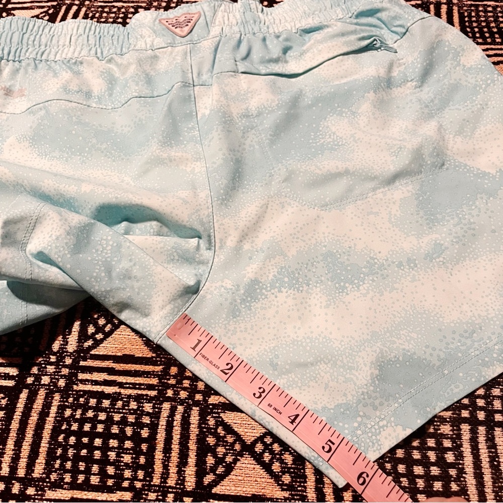 Columbia Women Outdoor Hiking Cargo Shorts Light Blue Teal 5” stretch waist M - Picture 8 of 10